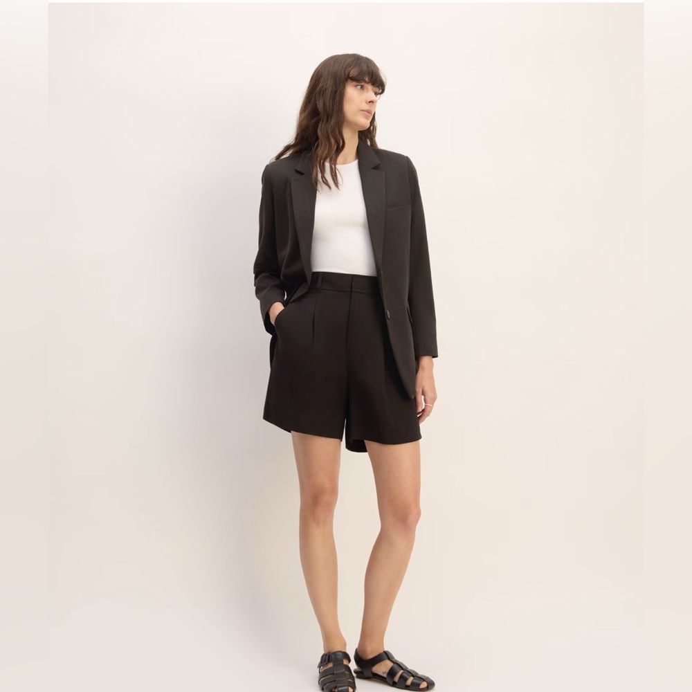 EUC Everlane The Way-High Drape Short in Black 8